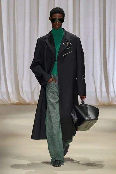 Look 25